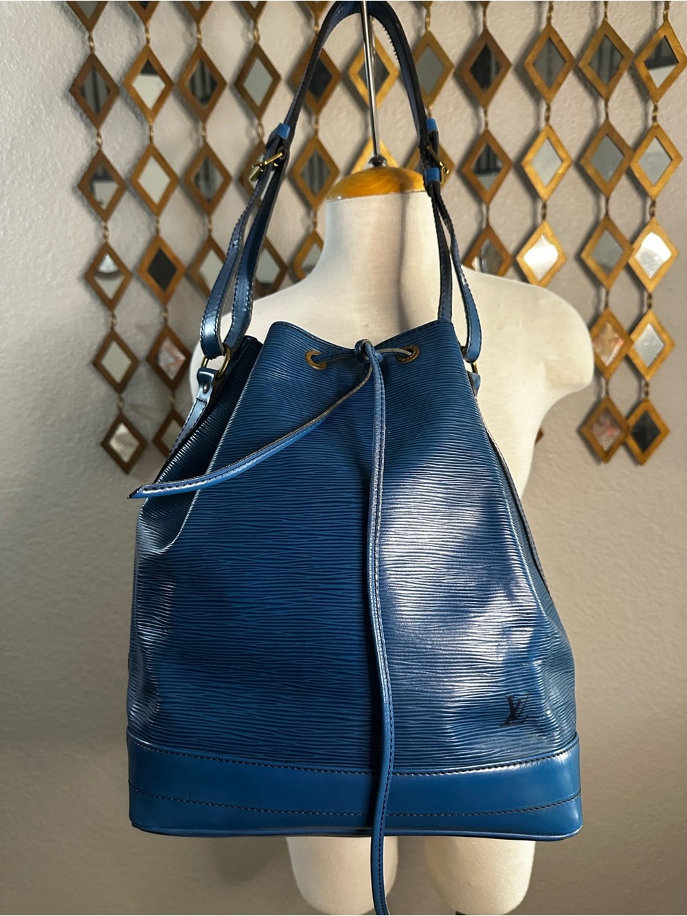 VINTAGE GRAIL ✨ Louis Vuitton Epi Noé GM — Toledo Blue (1988)